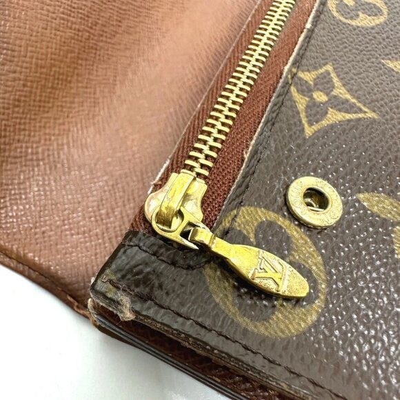 LOUIS VUITTON Portefeuille-Accordeon With Chain Long Wallet - Picture 11 of 14